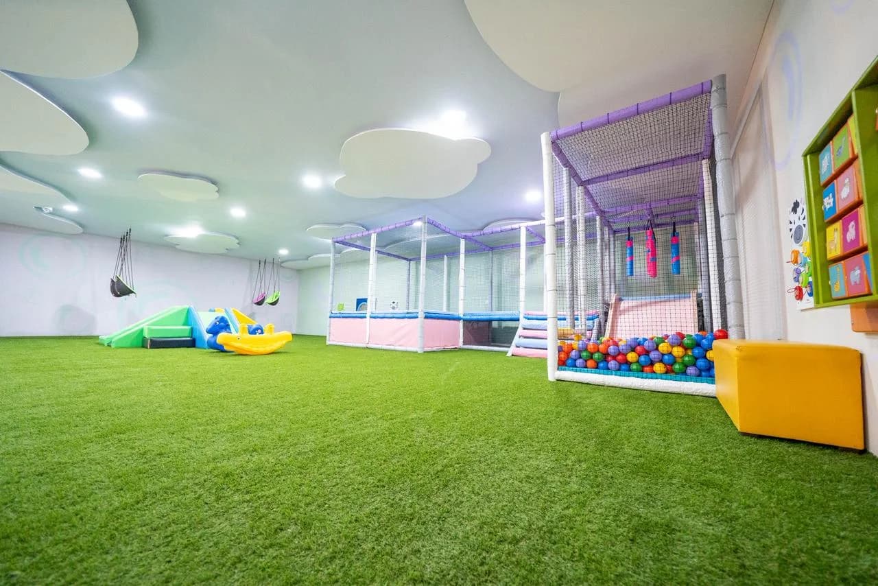 Salón de fiestas infantiles con escenario